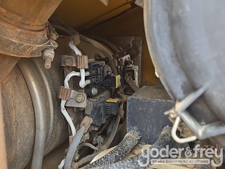 2023-komatsu-d61pxi-24-image-44