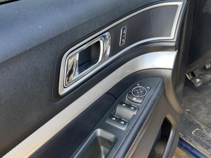 2016-ford-explorer-xlt-image-8