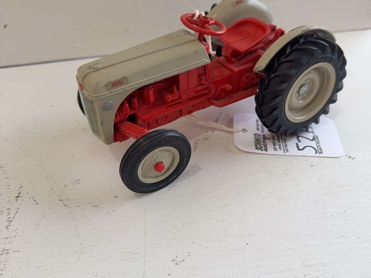 ertl-ford-toy-tractor,-die-cast-metal,-1/16-scale-image-2