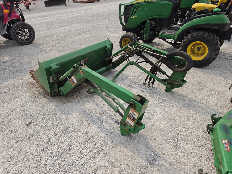 2016-john-deere-1025r-image-6