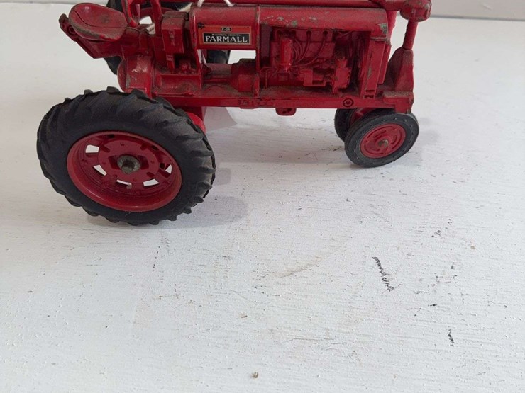 ertl-mccormick-deering-farmall-f-20,-die-cast-metal,-1/16-scale-image-1