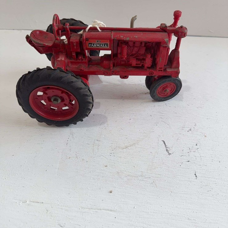 ERTL McCormick-Deering Farmall F-20, die-cast metal, 1/16 scale