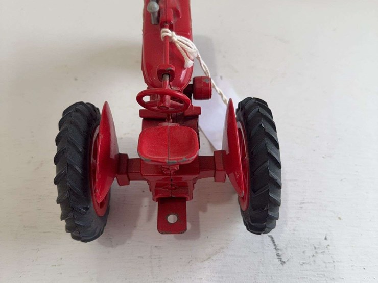 ertl-mccormick-farmall-h,-die-cast-metal,-1/16-scale-image-2