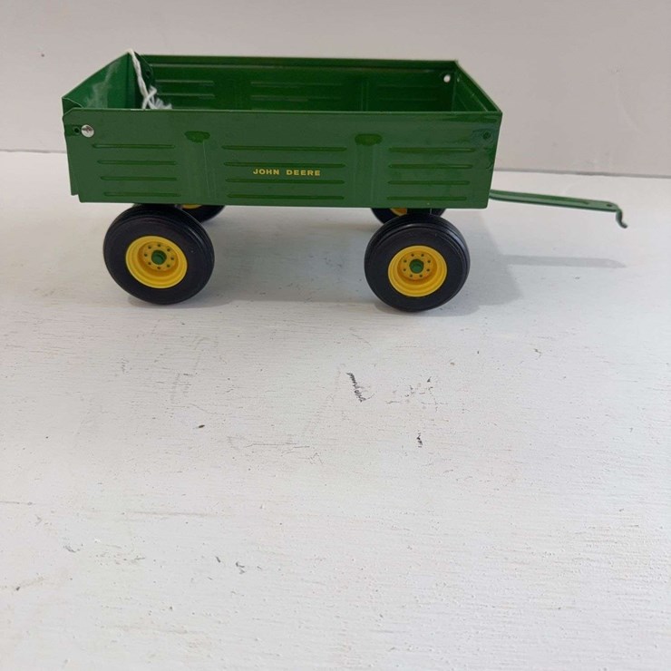 ERTL John Deere barge wagon, die-cast metal, 1/16 scale