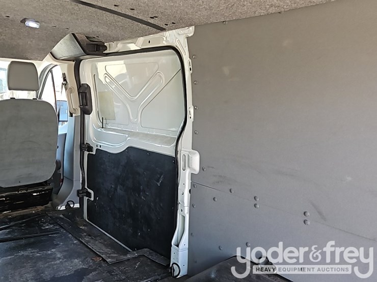 2015-ford-transit-image-17