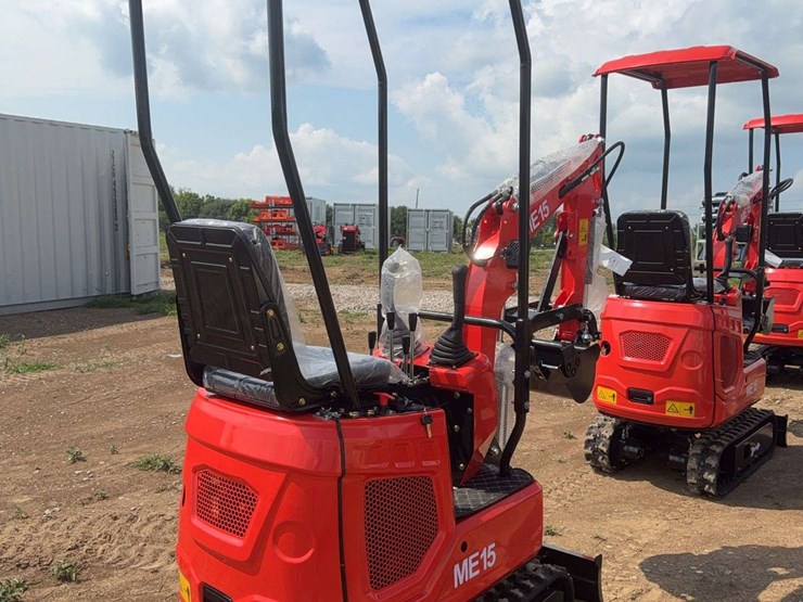 me15-mini-excavator-image-7