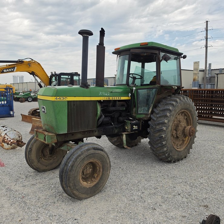 1977 JOHN DEERE 4430