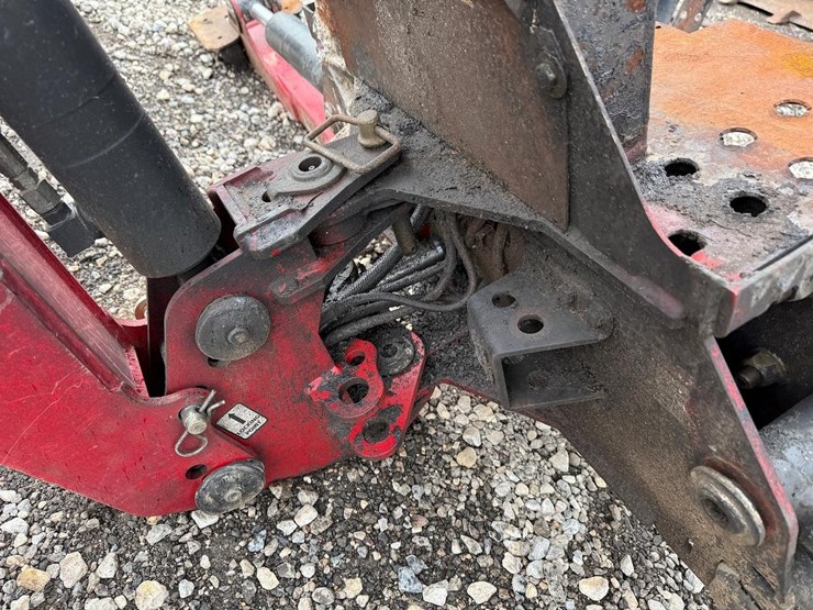 massey-ferguson-gc1710-image-9