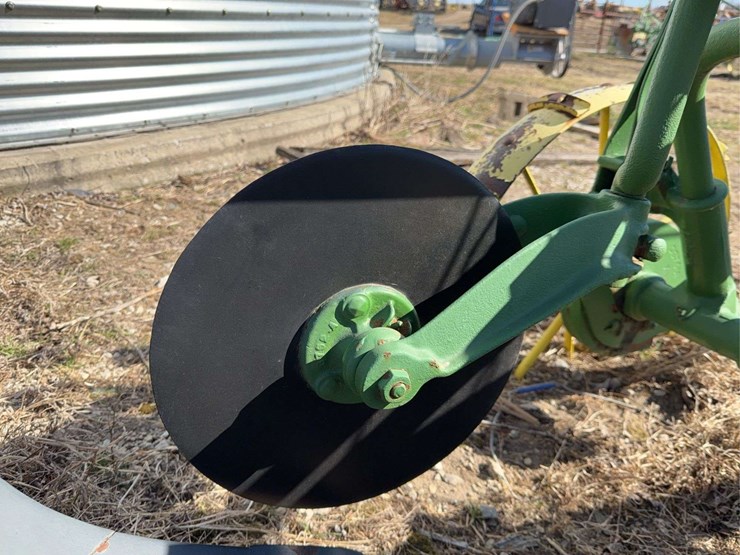john-deere-pull-type-three-bottom-plow-image-17