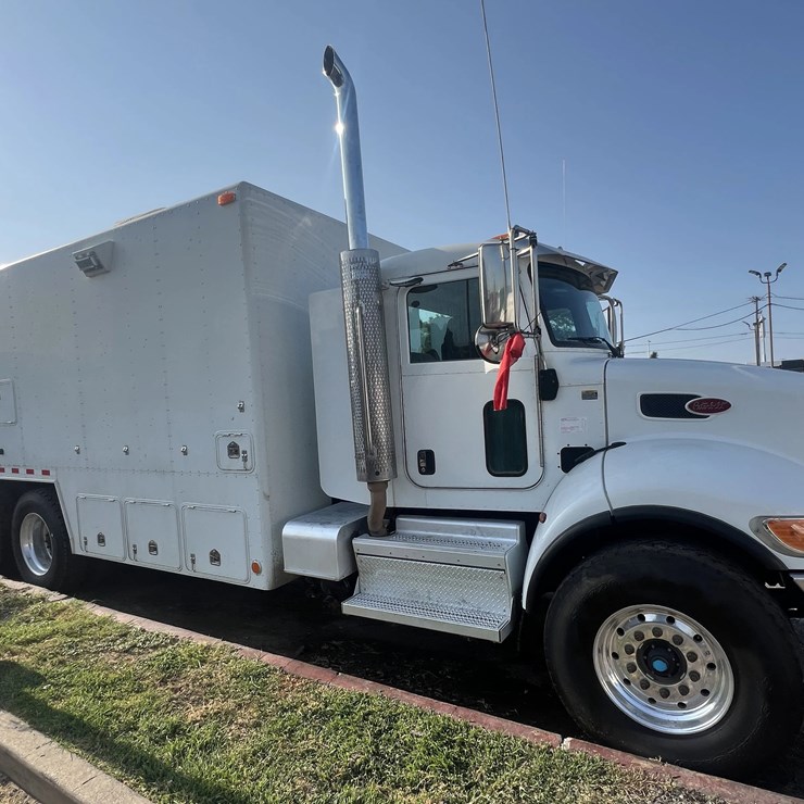 2018 PETERBILT 348