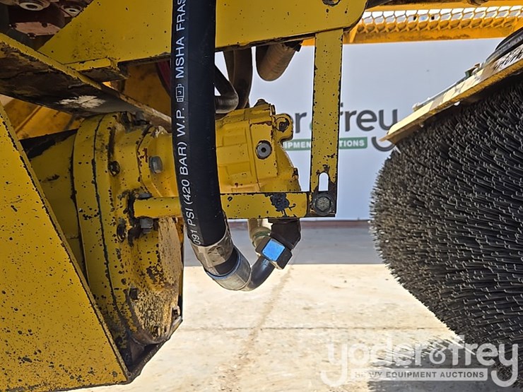 2016-superior-broom-dt80-image-27