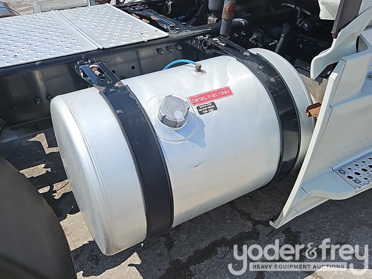 2019-freightliner-cascadia-125-image-19