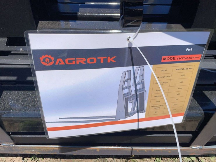 agrotk-skid-steer-pallet-forks-image-3