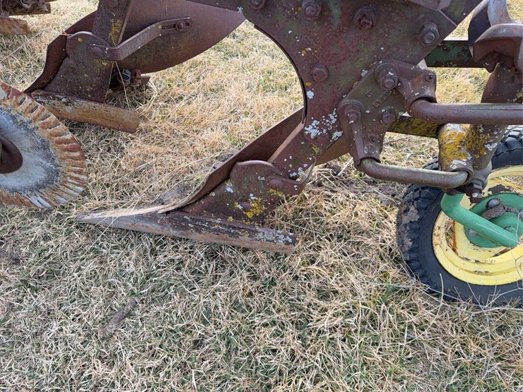 john-deere-pull-type-three-bottom-plow-image-23