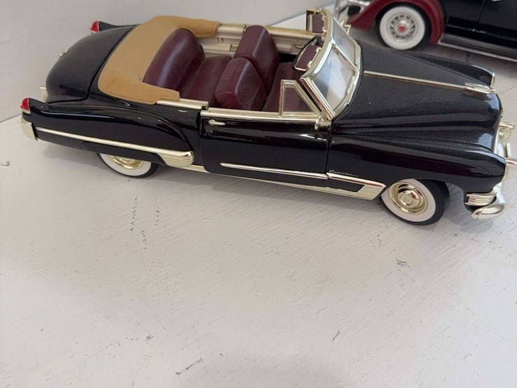 3-classic-cars,-die-cast-metal,-1/18-scale-image-1
