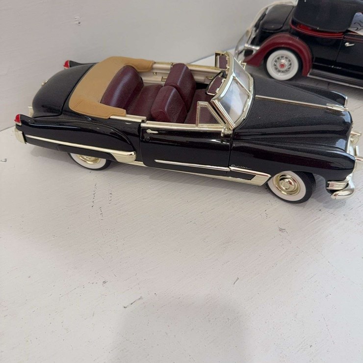 3 classic cars, die-cast metal, 1/18 scale