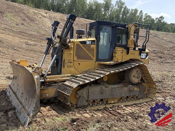 2015-caterpillar-d6t-lgp-image-1