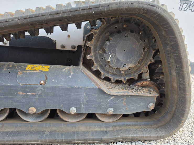 2021-bobcat-t740-image-21