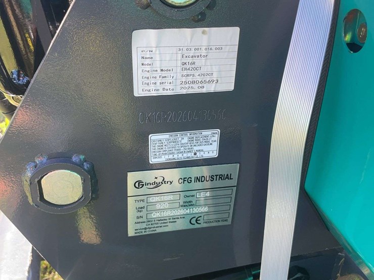 qk16r-mini-excavator-image-2