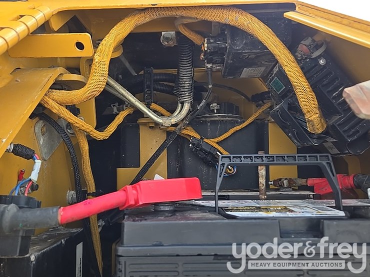 2018-caterpillar-d6n-lgp-image-33