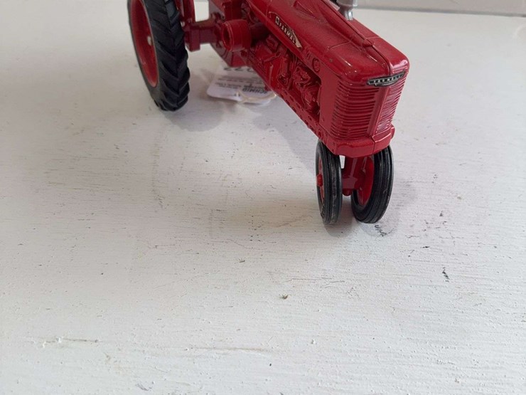 ertl-mccormick-farmall-h,-die-cast-metal,-1/16-scale-image-3