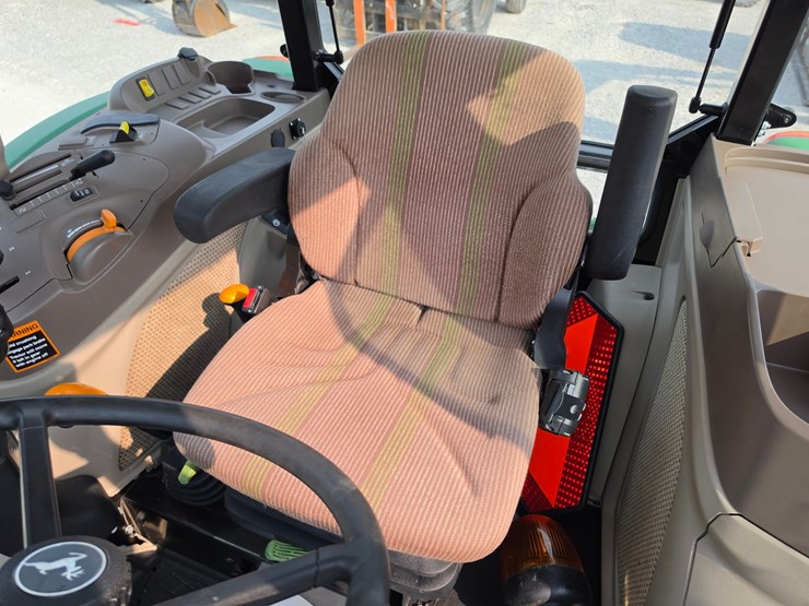 2023-john-deere-6120e-image-11