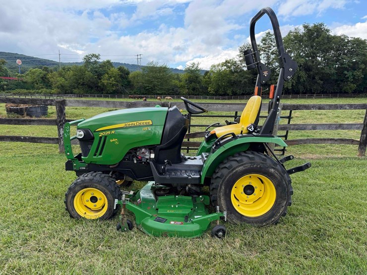 2025-john-deere-2025r-image-2