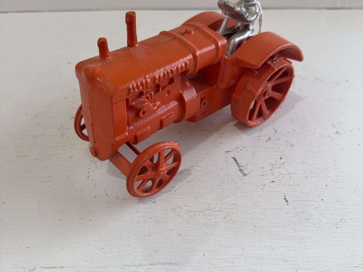 allis-chalmers-cast-iron-toy-tractor,-1/16-scale-image-2
