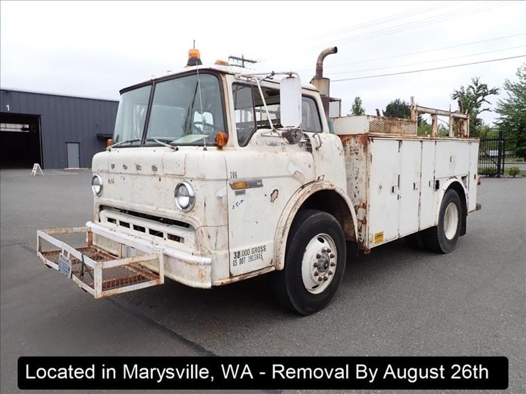 1979-ford-800-image-1