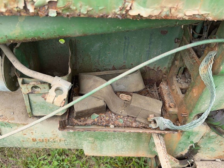 john-deere-320-image-38