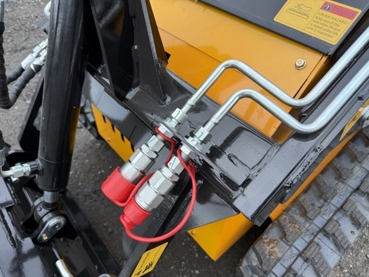 2026-future-ft360t-mini-compact-track-loader-image-10