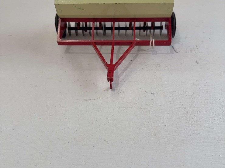 international-drill,-die-cast-metal,-1/16-scale-image-1