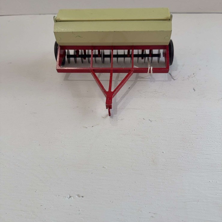International drill, die-cast metal, 1/16 scale