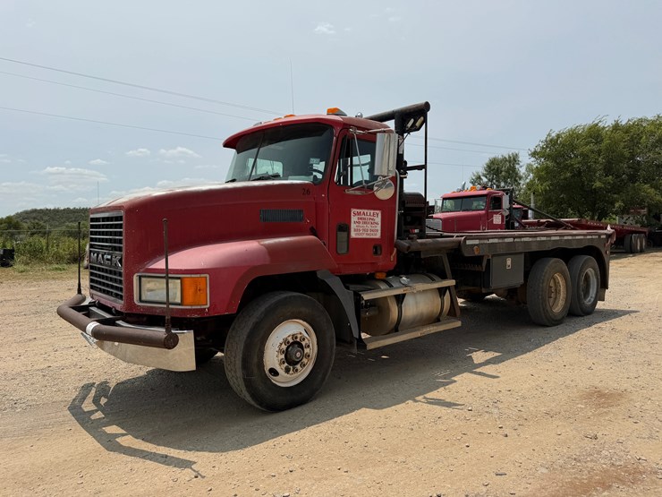 2000-mack-ch612-image-3