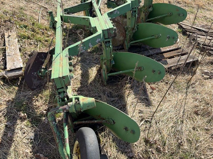 john-deere-no.-44-three-point-three-bottom-plow-image-4