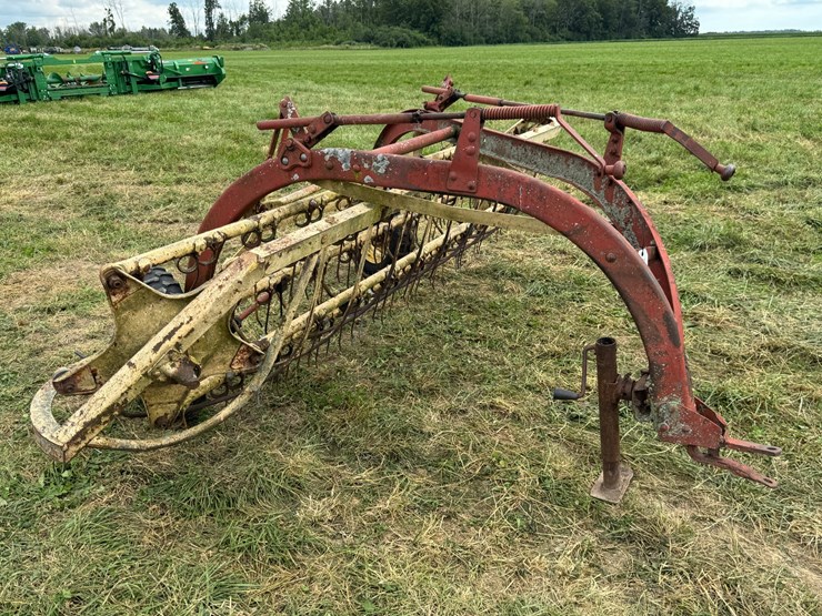 #4004-•-new-holland-10ft-bar-rake-image-1
