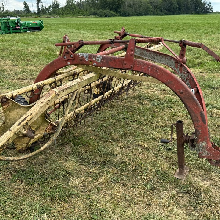 #4004 • NEW HOLLAND 10ft Bar Rake