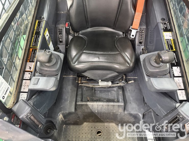 2019-deere-325g-image-25