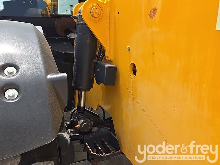 2017-jcb-510-56-image-36