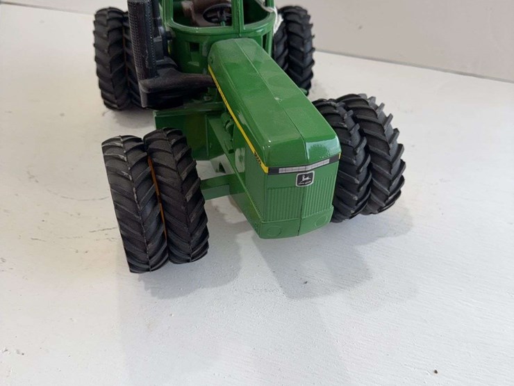 ertl-john-deere-8650-toy-tractor,-die-cast-metal,-1/16-scale-image-3