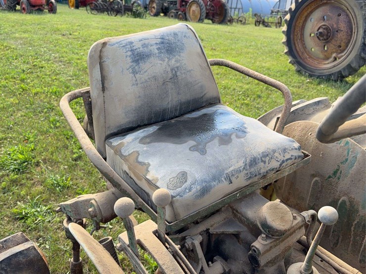 john-deere-330-image-28