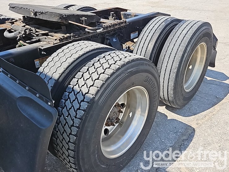 2019-freightliner-cascadia-125-image-10