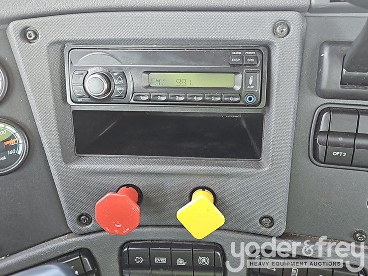 2017-freightliner-cascadia-113-image-39