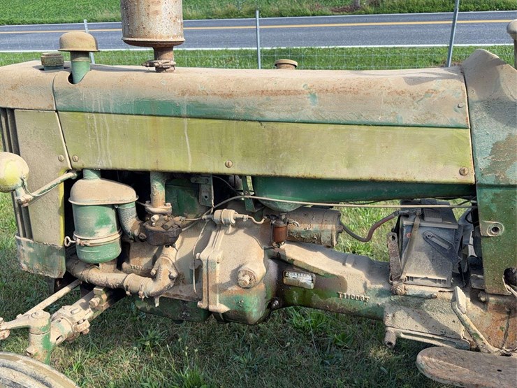 john-deere-330-image-46