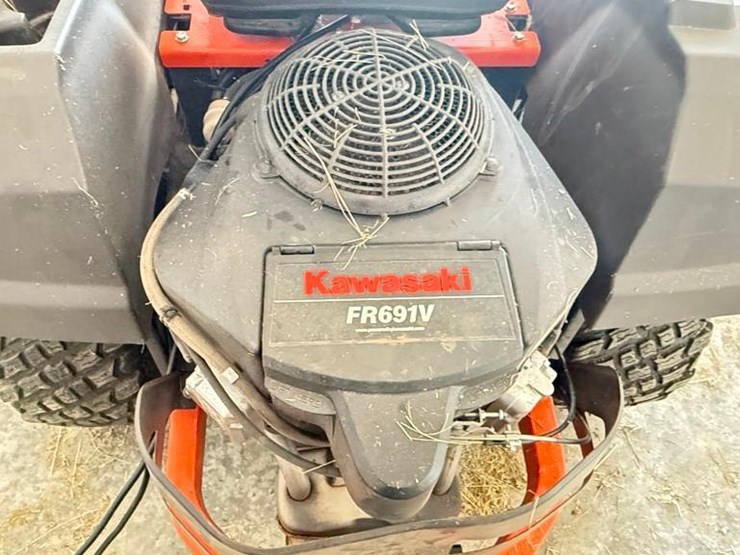 husqvarna-z-254f-special-edition-riding-mower-image-4