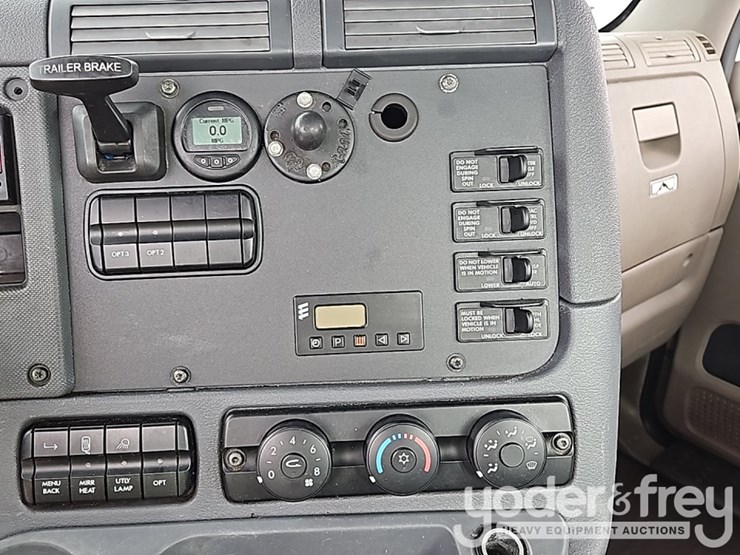 2019-freightliner-cascadia-125-image-36