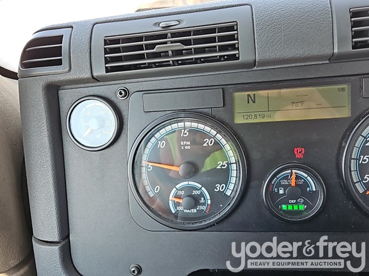2017-freightliner-cascadia-113-image-41