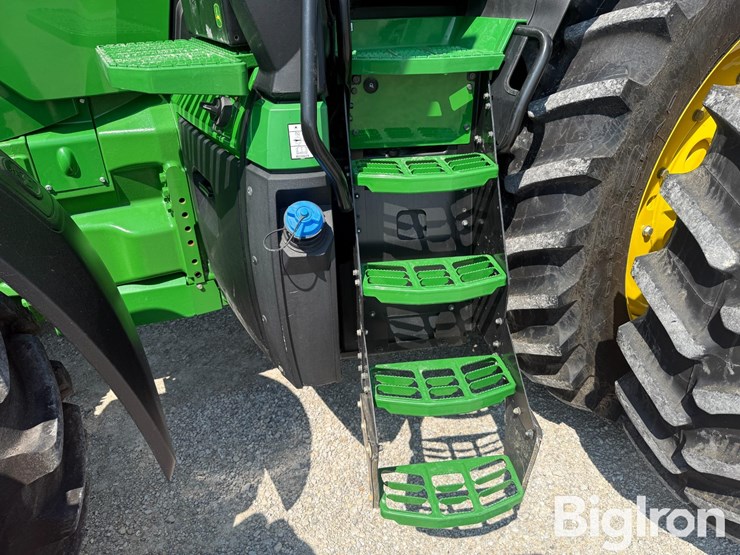 2025-john-deere-8r-370-image-13
