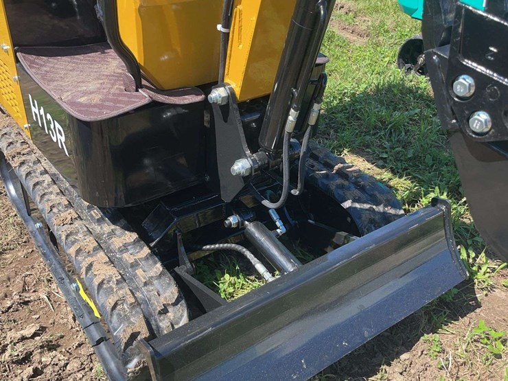 h13r-mini-excavator-image-6