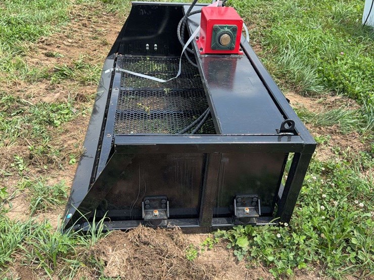 giyi-skid-steer-vibrating-bucket-image-2